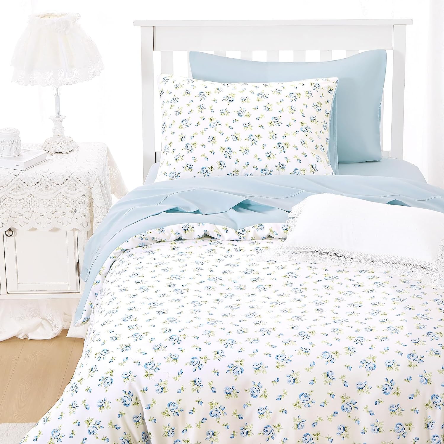 Wake In Cloud Coquette Floral Cottagecore Duvet Cover Set, 3-Piece, White Blue, Twin/Twin XL